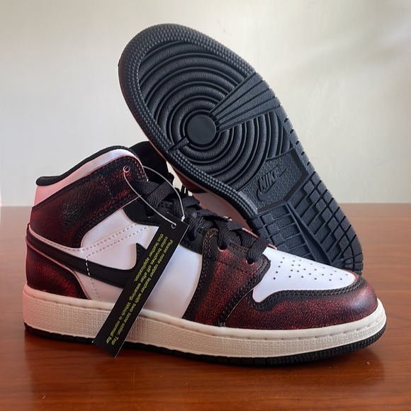 Youth Air Jordan 1 Mid SE (GS) 'Wear Away Chicago’ (FB0568-006) - Picture 2 of 5